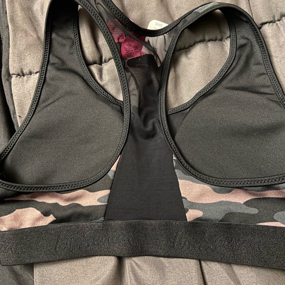 Cute camo sport bra. Size small - Picture 6 of 6